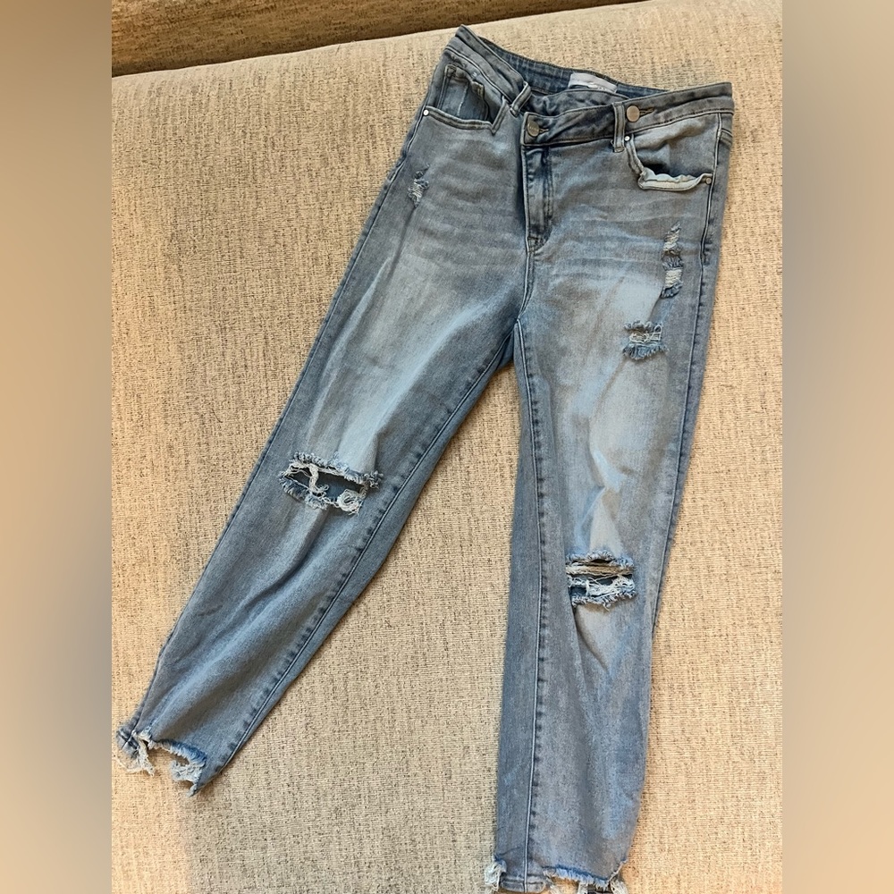 Risen Distressed Jeans